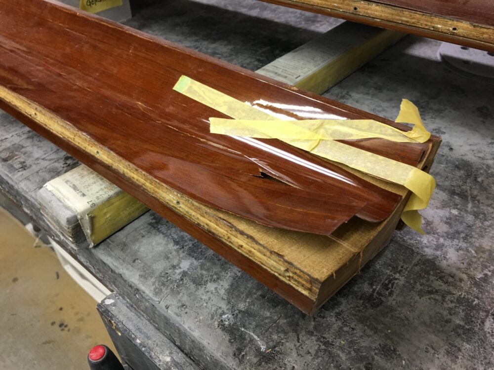 ピアノの木材 – 鍵盤蓋の突板貼り替え